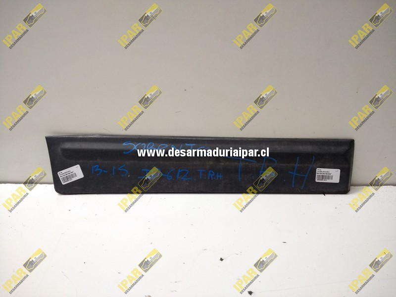 Moldura Puerta Central Trasera Derecha**** KIA Sorento 2010 2011 2012