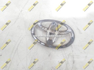 Logo Emblema Trasero* TOYOTA YARIS 1.5 1NZ DOHC 16 VALV 4X2 2014 2015 2016