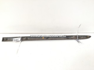 Moldura Puerta Central Trasera Derecha**** KIA CARENS 2.0 G4KA DOHC 16 VALV 4X2 2008 2009 2010 2011 2012 2013