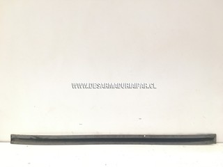 Moldura Puerta Central Delantera Izquierda**** MAZDA 626 2.0 FS DOHC 16 VALV 4X2 1998 1999