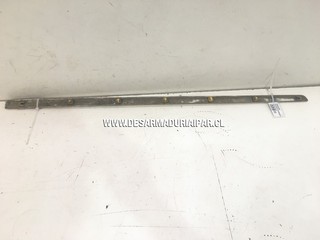 Moldura Puerta Central Trasera Izquierda**** SSANGYONG ACTYON 2.0 D20DT DOHC 16 VALV 4X4 DIESEL 2007 2008 2009 2010 2011